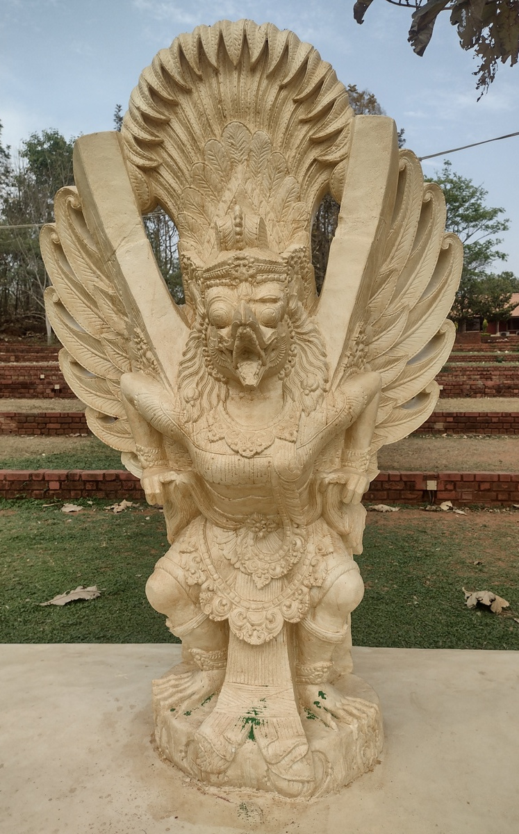 statue