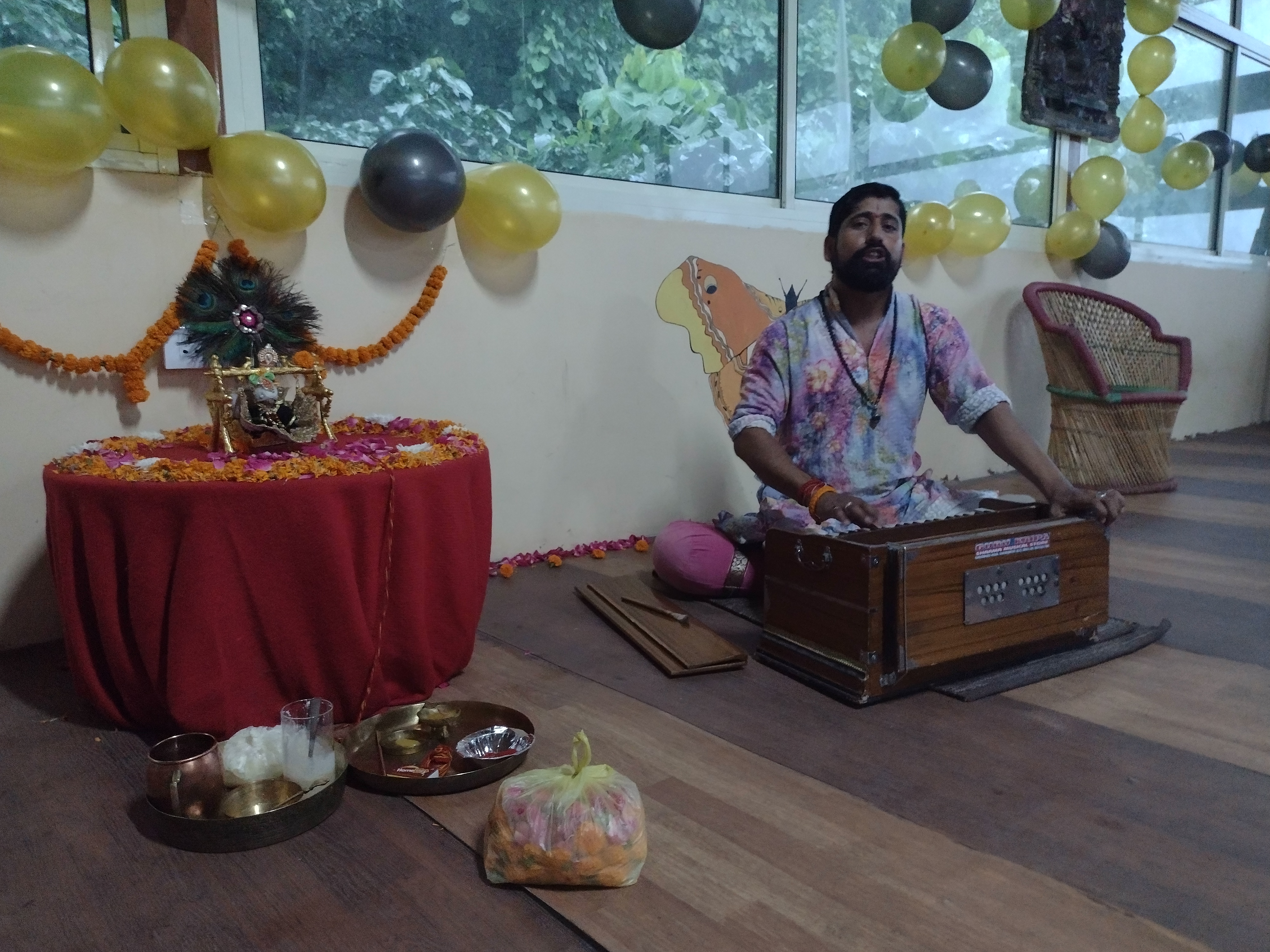Mandeep Ji leadng the Krishna birthday celebration