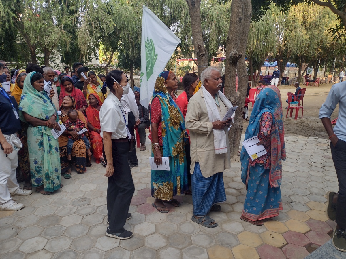 Tzu Chi volunteer at the Lumbini free health clinic